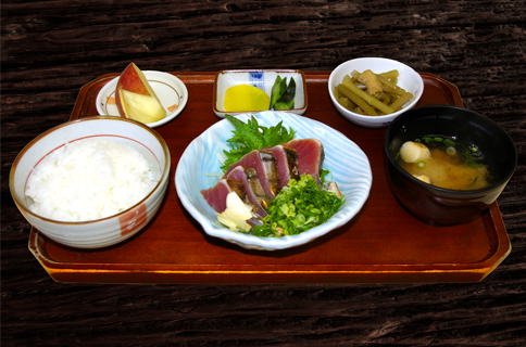 tataki set with chimaki rice dumpling in bamboo leaves